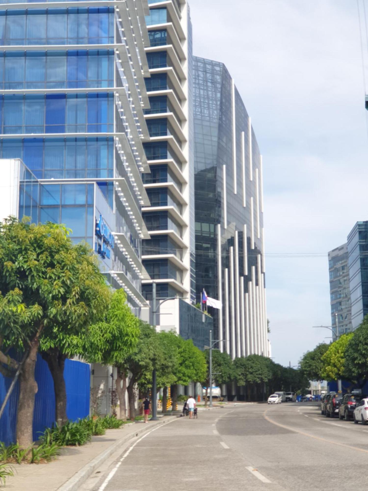One Pacific Residence Condominium Tower C-16N ماكتان المظهر الخارجي الصورة